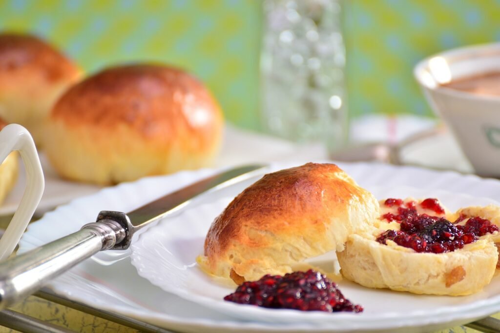 breakfast, butter rolls, jam-1062749.jpg